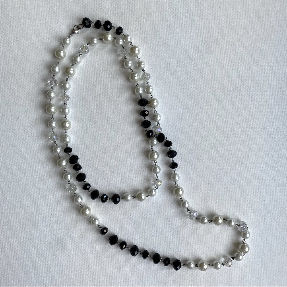 Francesca’s Collections Pearl Necklace